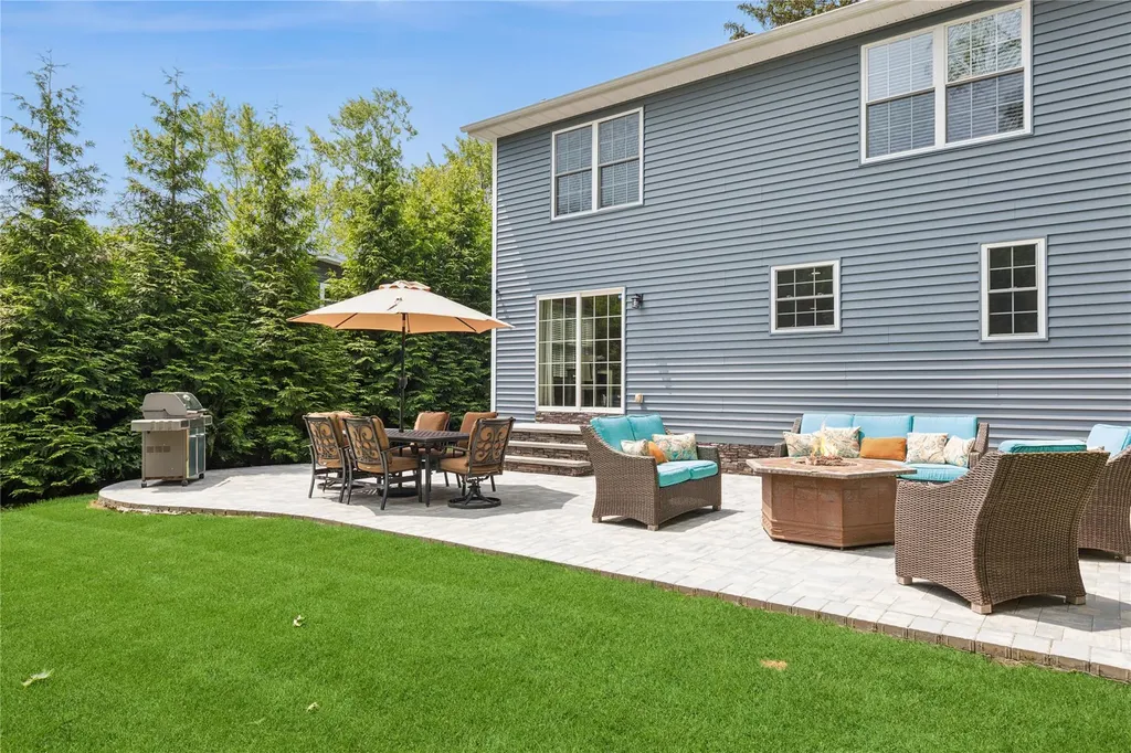 15 Maple Avenue Miller Place NY 11764