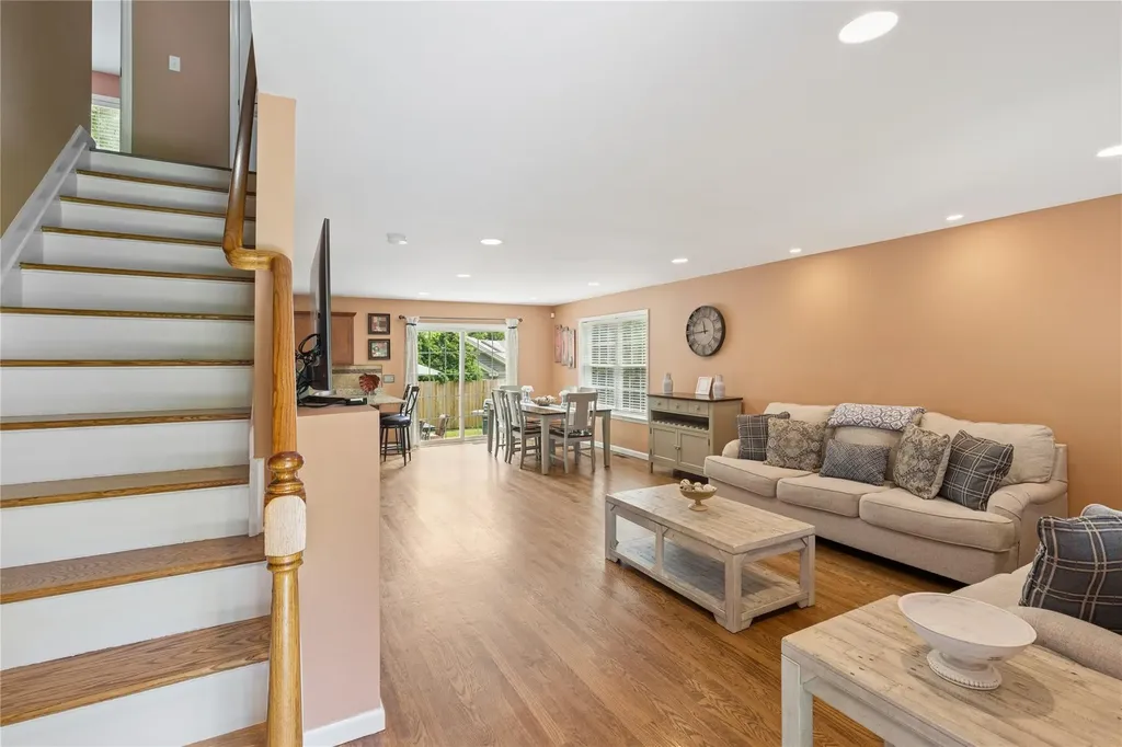 15 Maple Avenue Miller Place NY 11764