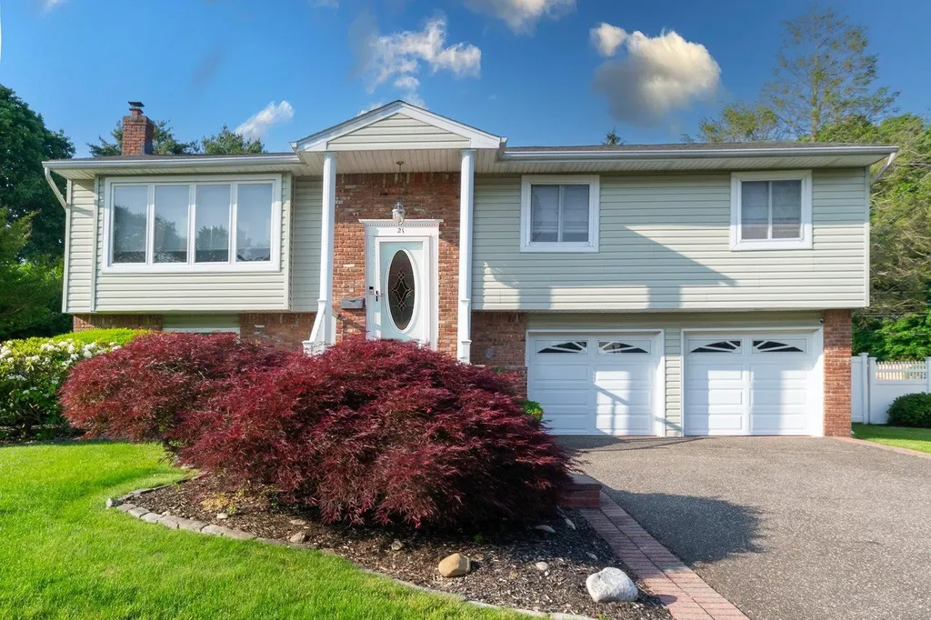 21 Pebble Place Commack NY 11725