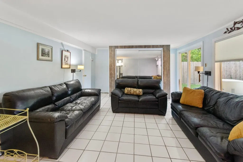 21 Pebble Place Commack NY 11725