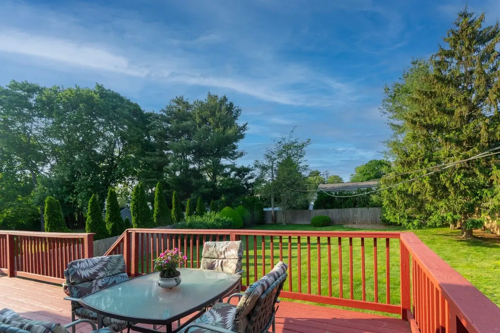 21 Pebble Place Commack NY 11725