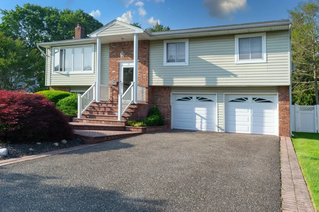 21 Pebble Place Commack NY 11725