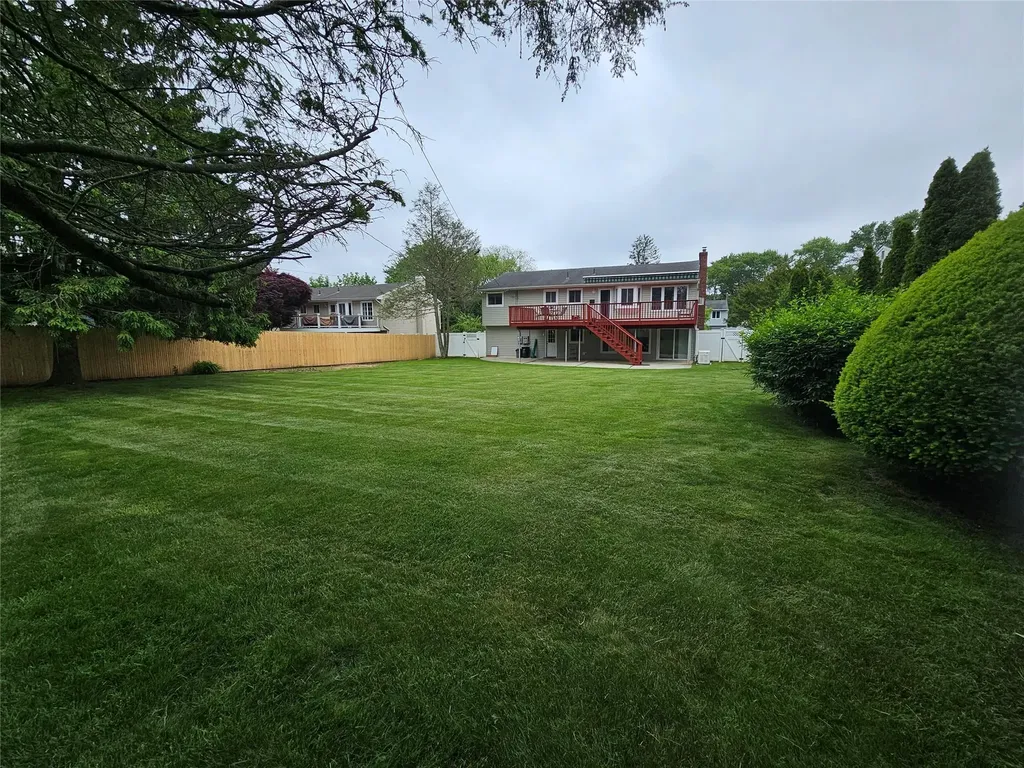 21 Pebble Place Commack NY 11725