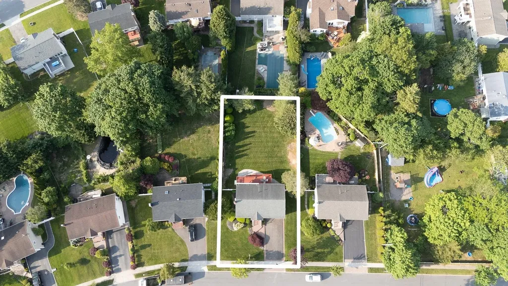 21 Pebble Place Commack NY 11725