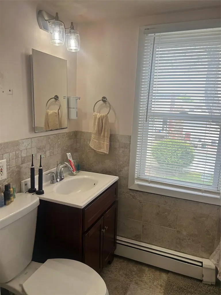 32 Halycon Road Lindenhurst NY 11757