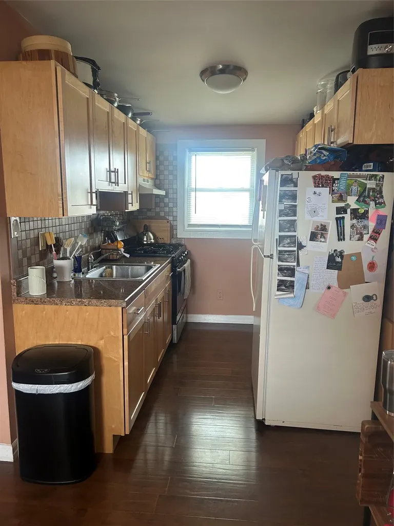 32 Halycon Road Lindenhurst NY 11757