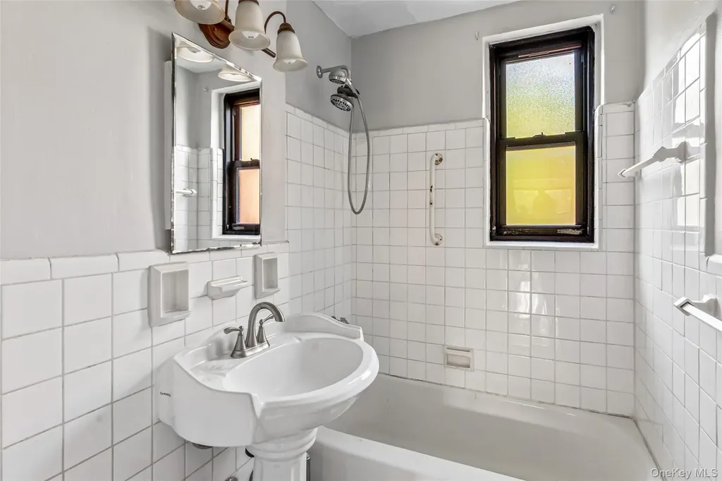 140-15 Holly Avenue Flushing NY 11355
