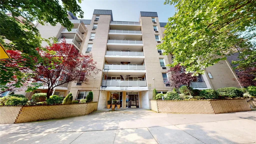 142-20 84th Drive Briarwood NY 11435