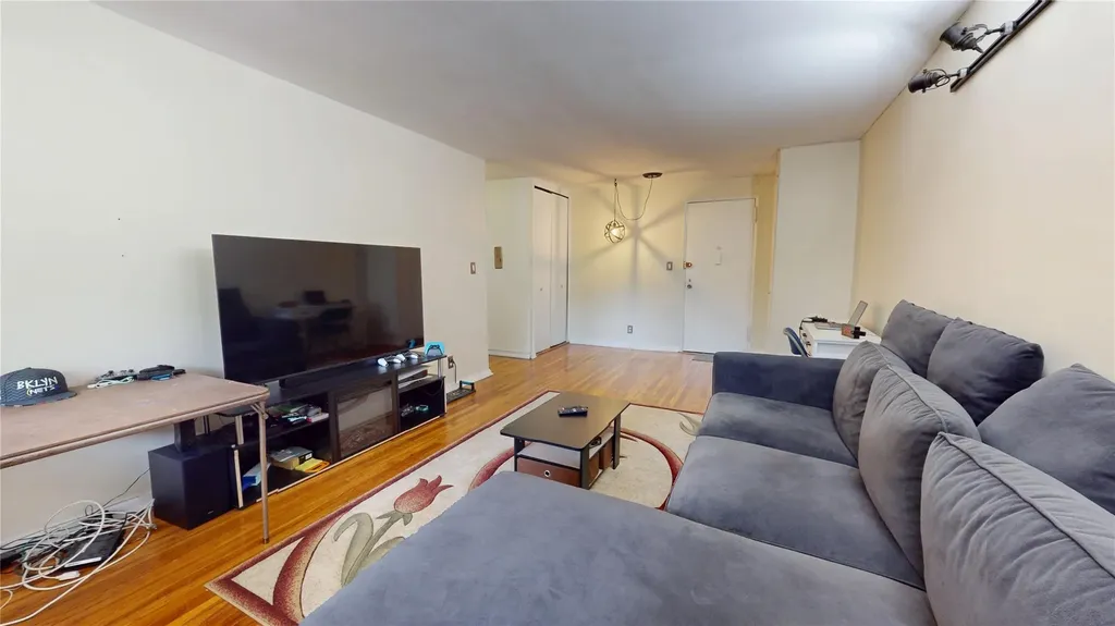 142-20 84th Drive Briarwood NY 11435