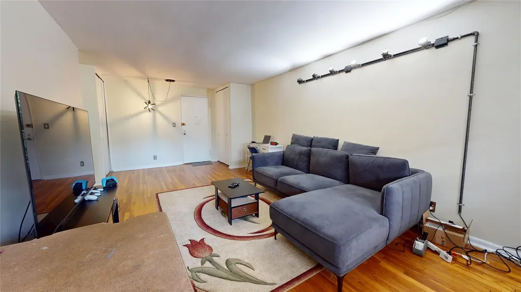 142-20 84th Drive Briarwood NY 11435