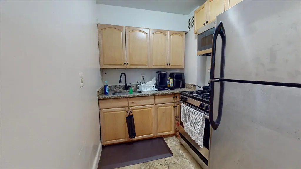 142-20 84th Drive Briarwood NY 11435