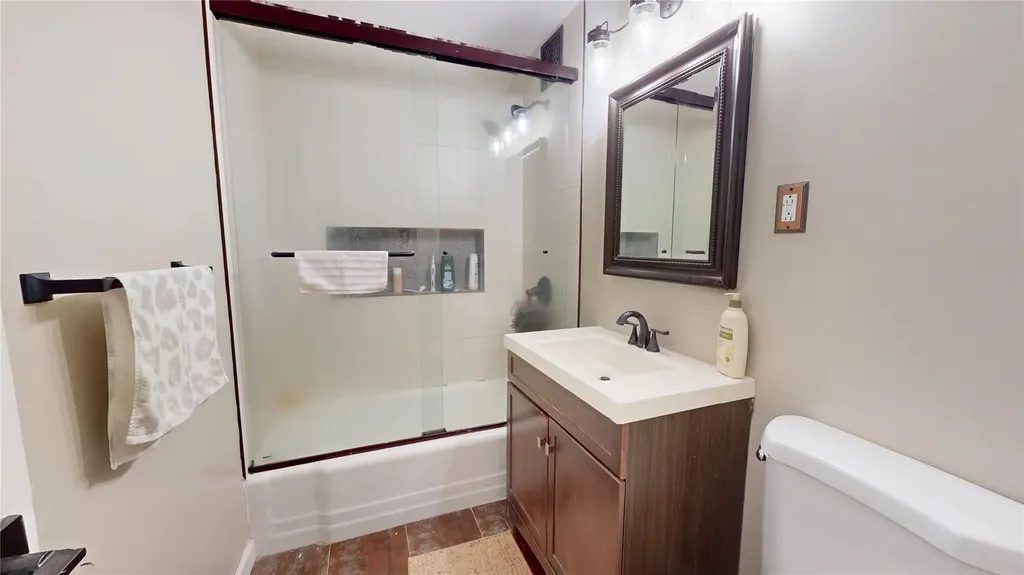 142-20 84th Drive Briarwood NY 11435