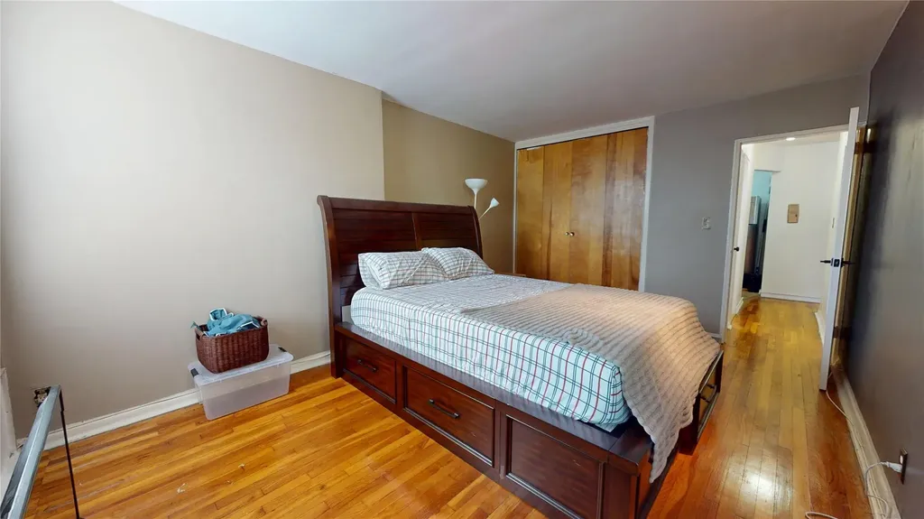 142-20 84th Drive Briarwood NY 11435