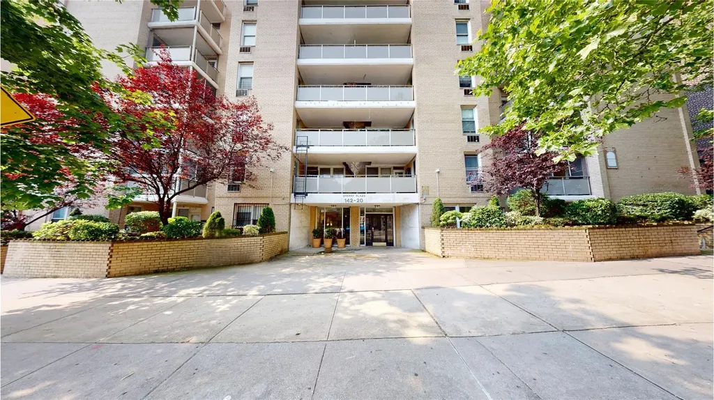 142-20 84th Drive Briarwood NY 11435