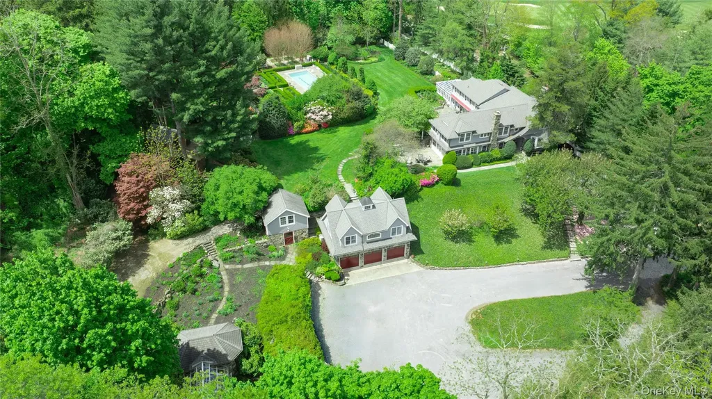 4 Horse Hollow Road Locust Valley NY 11560