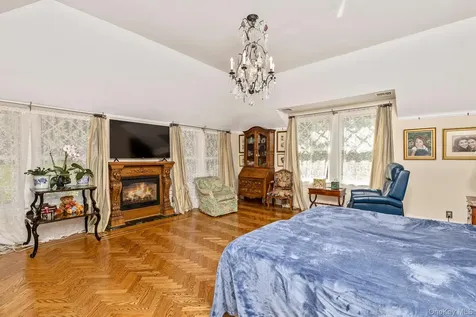 4 Horse Hollow Road Locust Valley NY 11560