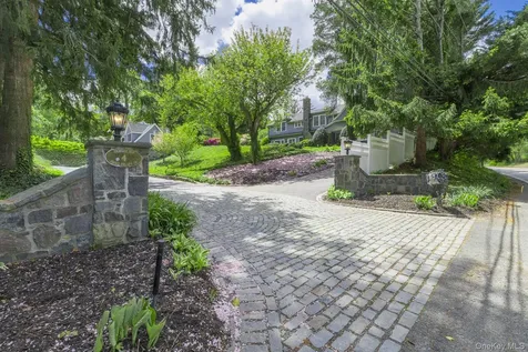 4 Horse Hollow Road Locust Valley NY 11560