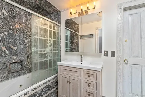 4 Horse Hollow Road Locust Valley NY 11560