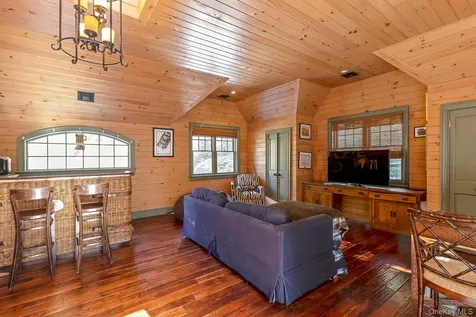 4 Horse Hollow Road Locust Valley NY 11560