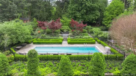 4 Horse Hollow Road Locust Valley NY 11560