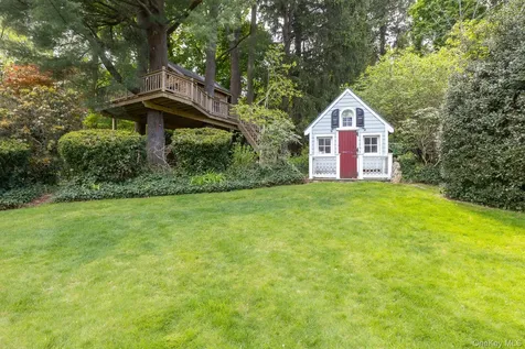 4 Horse Hollow Road Locust Valley NY 11560