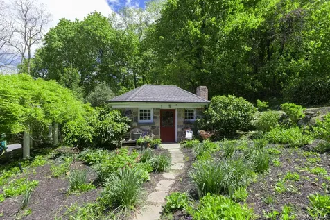 4 Horse Hollow Road Locust Valley NY 11560