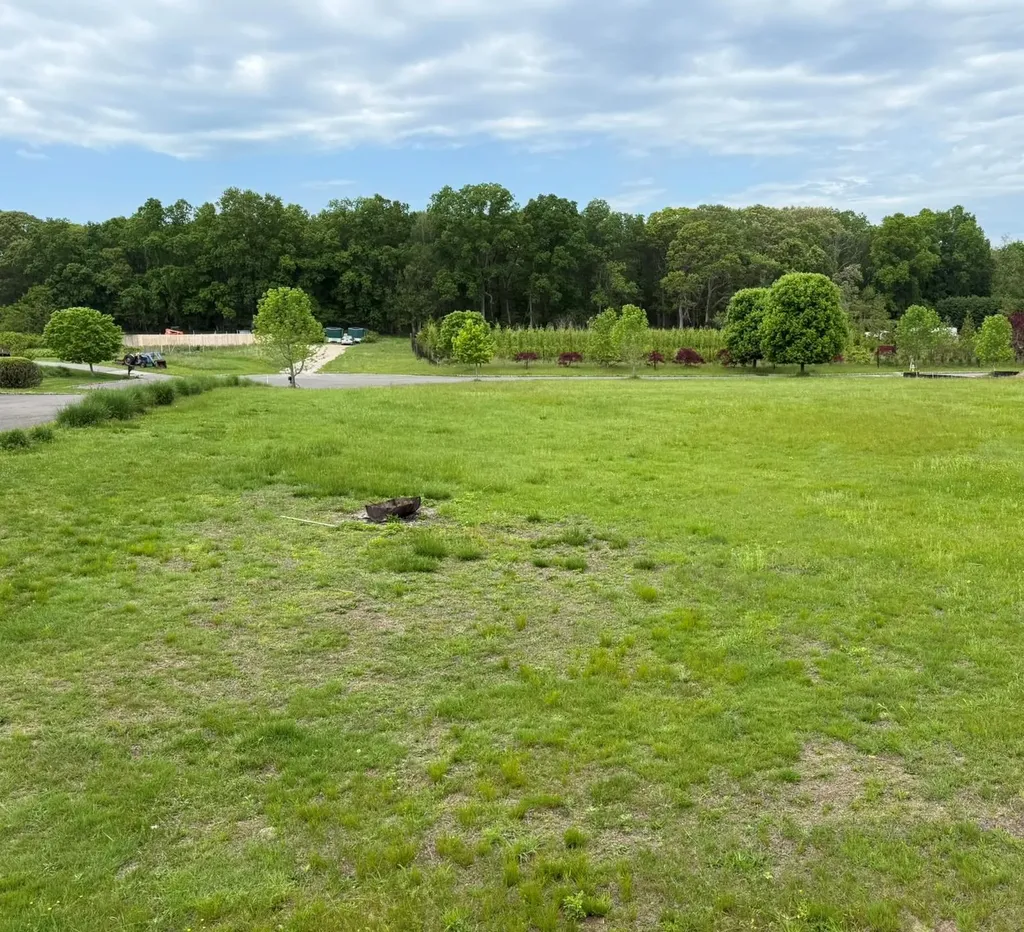 8 Lois Lane Southampton NY 11968