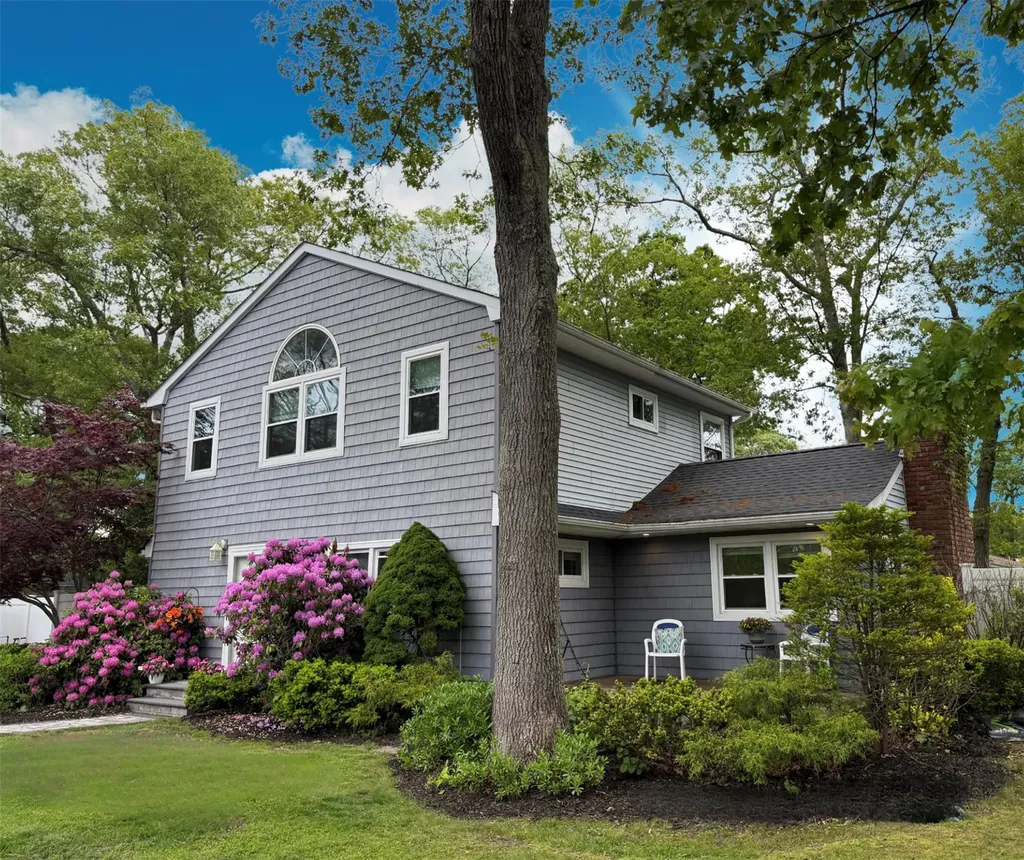 1 Roberta Street East Patchogue NY 11772