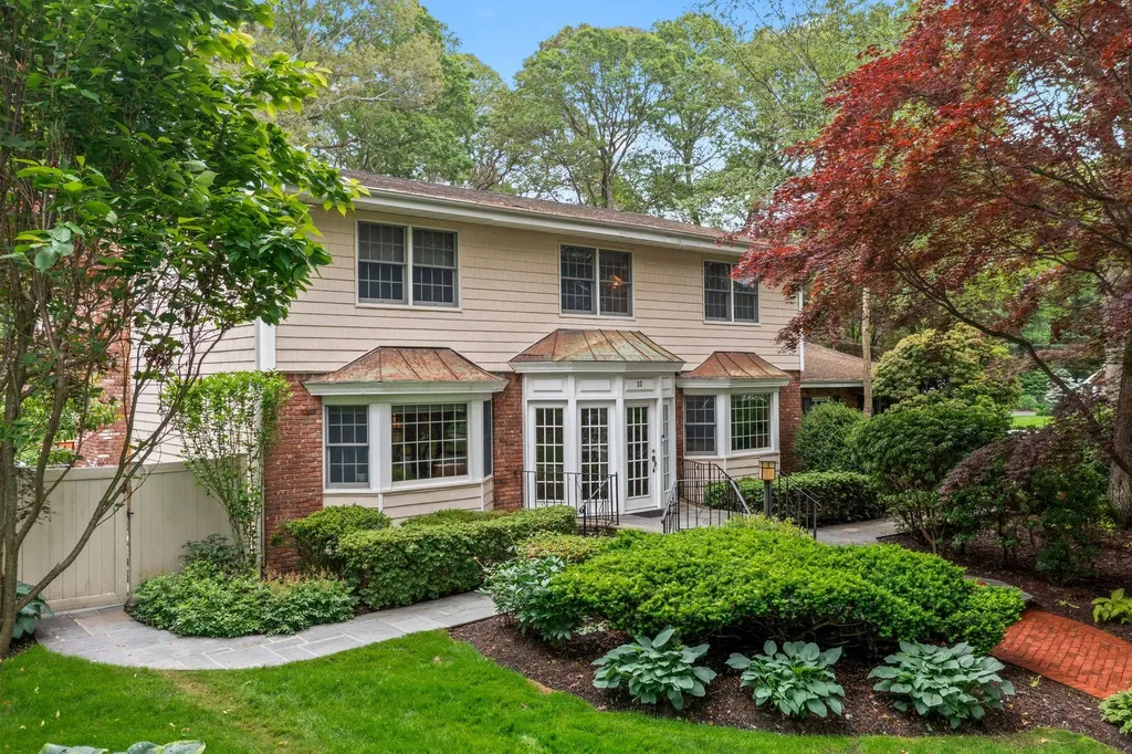 33 Chatham Place Dix Hills NY 11746