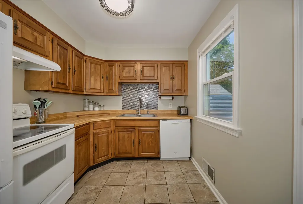 8 Spratt Avenue Poughkeepsie NY 12603