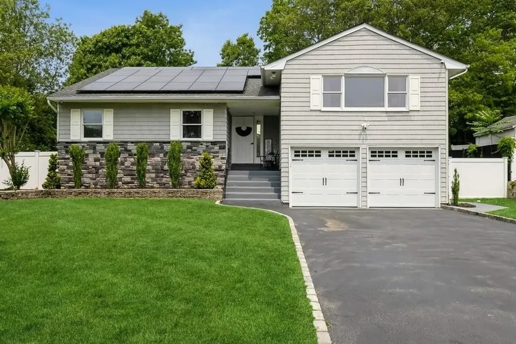 18 Robin Lane Kings Park NY 11754