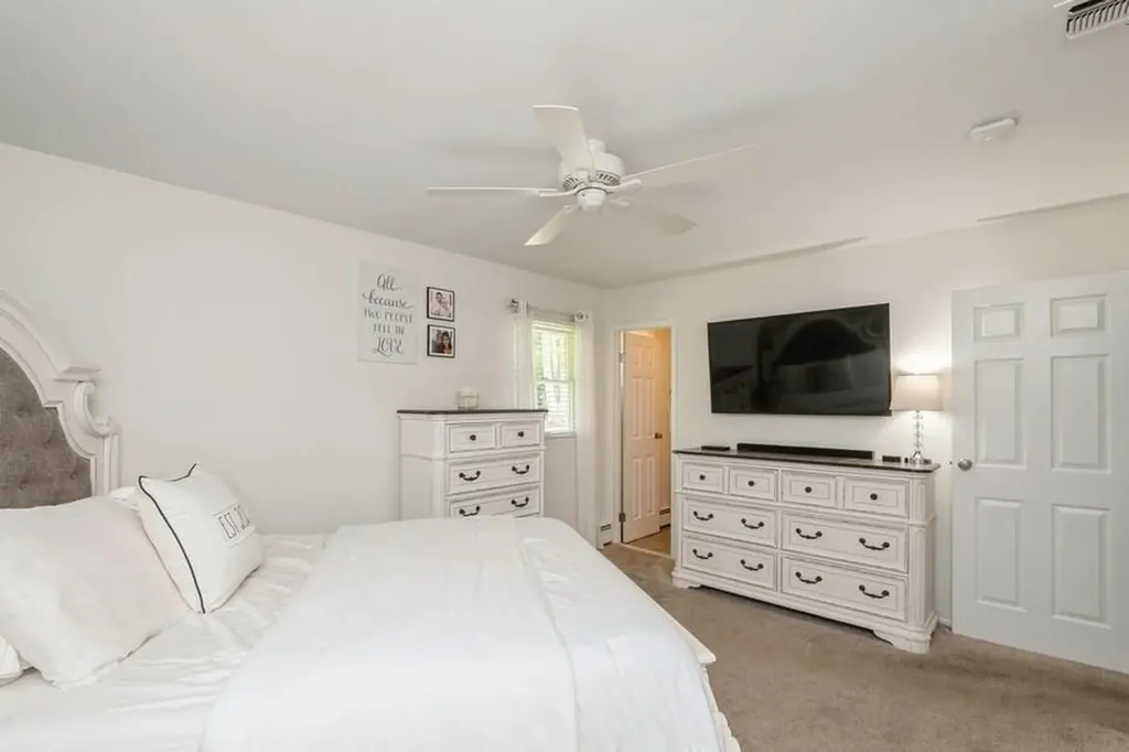 18 Robin Lane Kings Park NY 11754