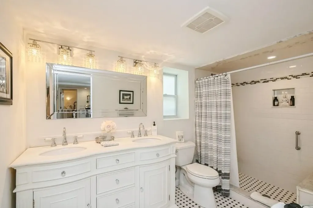 18 Robin Lane Kings Park NY 11754