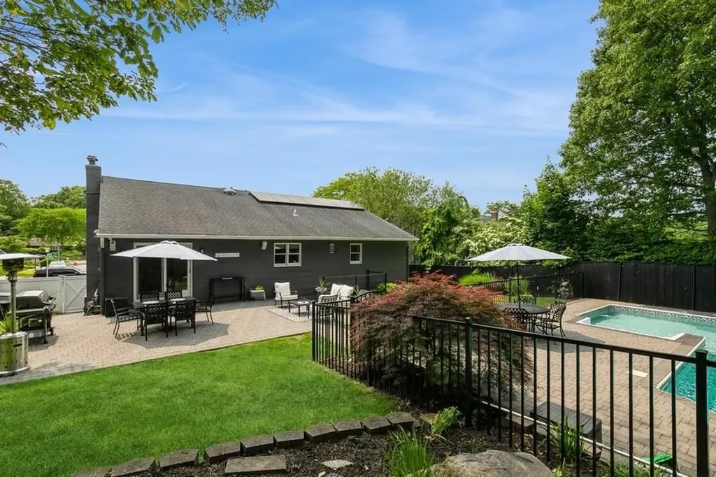 18 Robin Lane Kings Park NY 11754