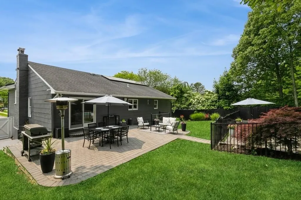 18 Robin Lane Kings Park NY 11754