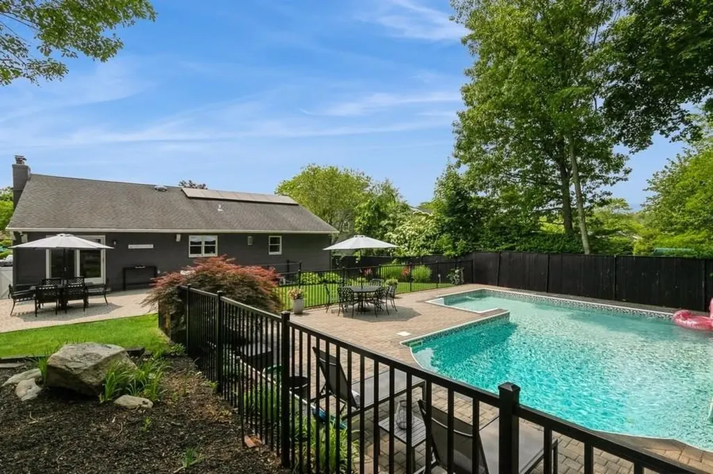 18 Robin Lane Kings Park NY 11754