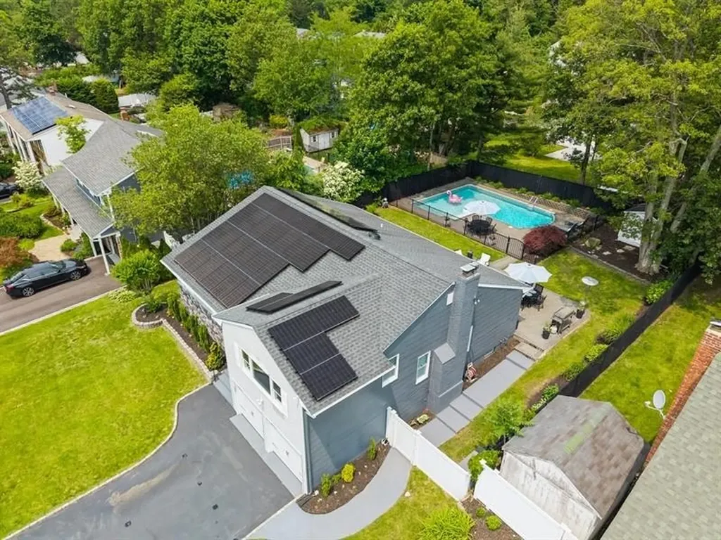 18 Robin Lane Kings Park NY 11754