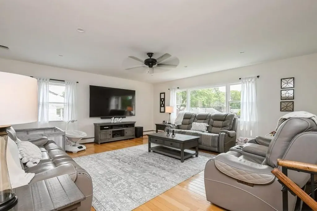 18 Robin Lane Kings Park NY 11754