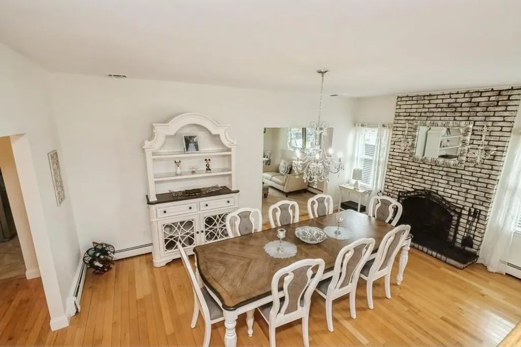 18 Robin Lane Kings Park NY 11754