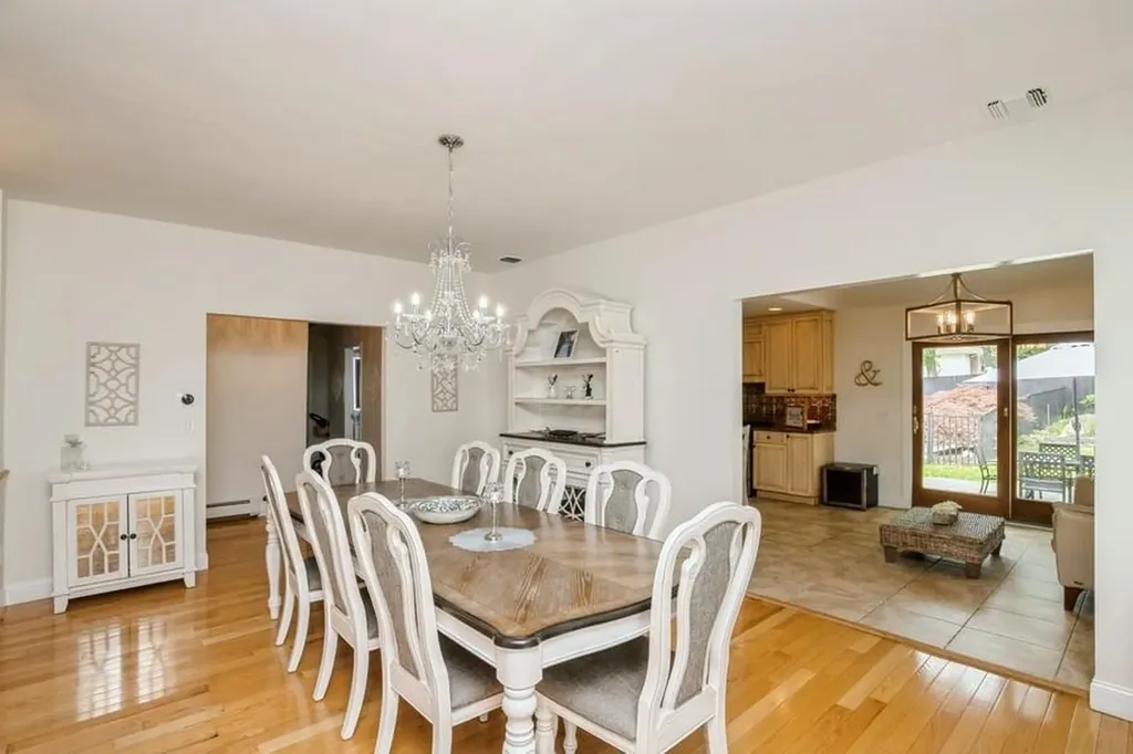 18 Robin Lane Kings Park NY 11754