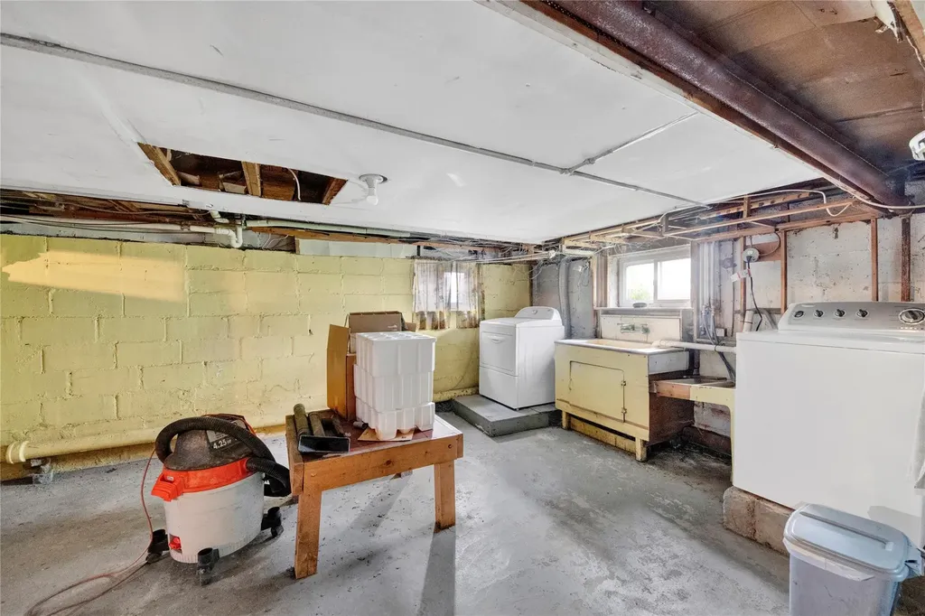 23 Lenox Place Freeport NY 11520