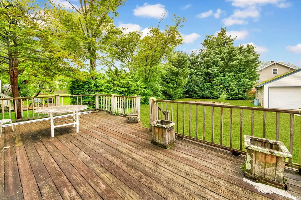23 Lenox Place Freeport NY 11520