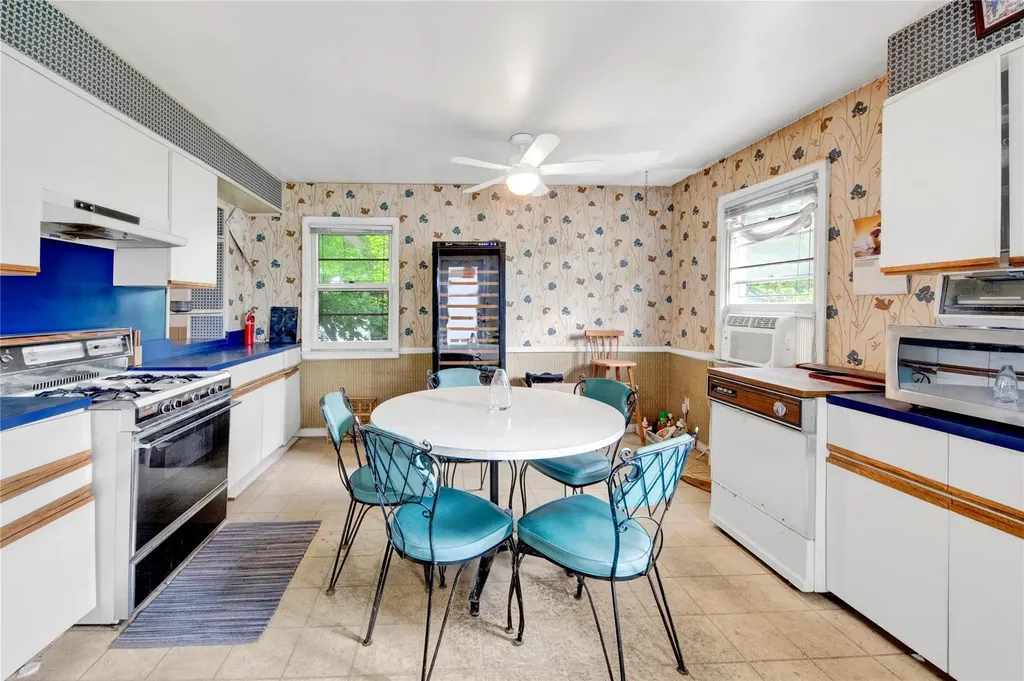 23 Lenox Place Freeport NY 11520