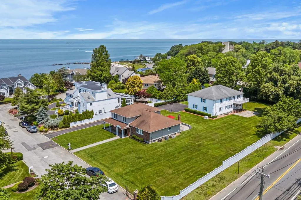 2 Donald Street Bayville NY 11709