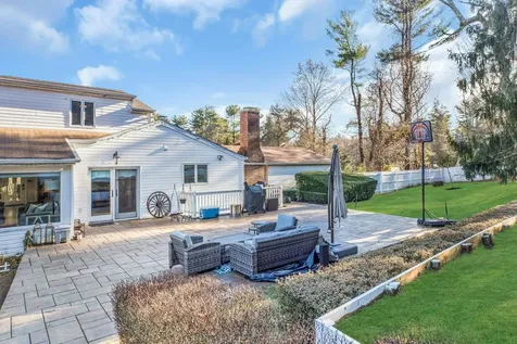 279 Hillcrest Lane Upper Brookville NY 11771