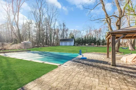 279 Hillcrest Lane Upper Brookville NY 11771