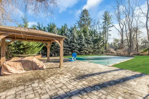 279 Hillcrest Lane Upper Brookville NY 11771