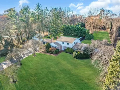 279 Hillcrest Lane Upper Brookville NY 11771