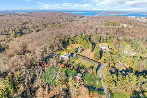 279 Hillcrest Lane Upper Brookville NY 11771