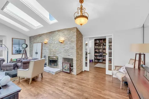 279 Hillcrest Lane Upper Brookville NY 11771